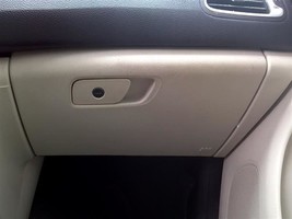 200       2015 Glove Box 103935771 - $1,203.03 MXN