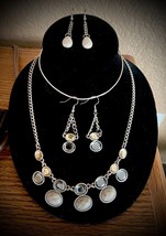 OOAK &quot;Reinvented Vintage&quot; Gray/Beige Faceted Bib Necklace w/2 Sets of Earrings - £15.98 GBP