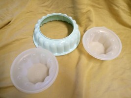 Vintage Green Tupperware Jel-N-Serve Jello/Gelatin Mold Ring #1202-1 Wit... - $16.00