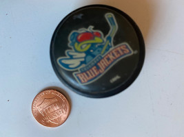 Columbus Blue Jackets mini Hockey Puck In Glas Co NHL 1 1/4&quot; - £7.83 GBP