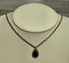 Vintage Onyx STYLE Teardrop Black Stone on Silver Tone Chain Necklace 18&quot; - $16.63