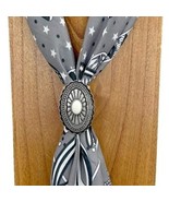 Western Silver Tone Concho with White Center Stone Wild Rag Scarf Slide - €18,71 EUR Western Silver Tone Concho with White Center Stone Wild Rag Scarf Slide - €18,71 EUR