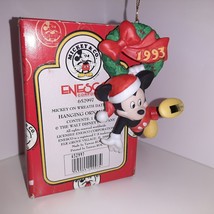 Mickey &amp; Co. Disney Enesco 652997 Mickey On Wreath Dated 1993 Ornament Vintage - £9.49 GBP