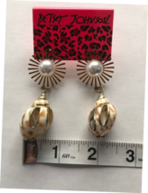 Betsey Johnson Starburst Post Sea Shell Gold Pearls Earrings - $8.99