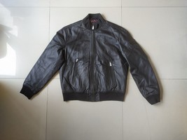 D.A.R.K Men&#39;s Leather Bomber Jacket $199 WORLDWIDE SHIPPING FAT 0339 - $118.88