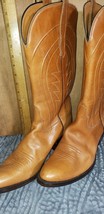 cowboy boots  Mens sz: 9 D Tan embroidered    (item:s2134 - $257.13