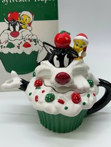 An item in the Pottery & Glass category: Warner Brothers Looney Tunes Tweety & Sylvester Christmas Teapot