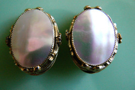 Whiting &amp; Davis VTG Gold Tone Metal Oval framed Mother of PEarl clip earrings - £34.09 GBP