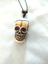 HUMAN SKULL CRANIUM ANATOMY RESIN AGED WHITE BROWN PENDANT ADJUSTABLE NE... - €3,44 EUR