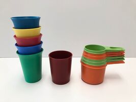 Tupperware Vintage Measuring Cup Set &amp; 12 oz Colored Drinking Cups Tumblers - $14.50