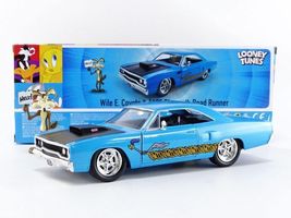 Hollywood Rides Looney Tunes 70 Plymouth Road Runner w/ Wile E Coyote 1/24 Scale image 3
