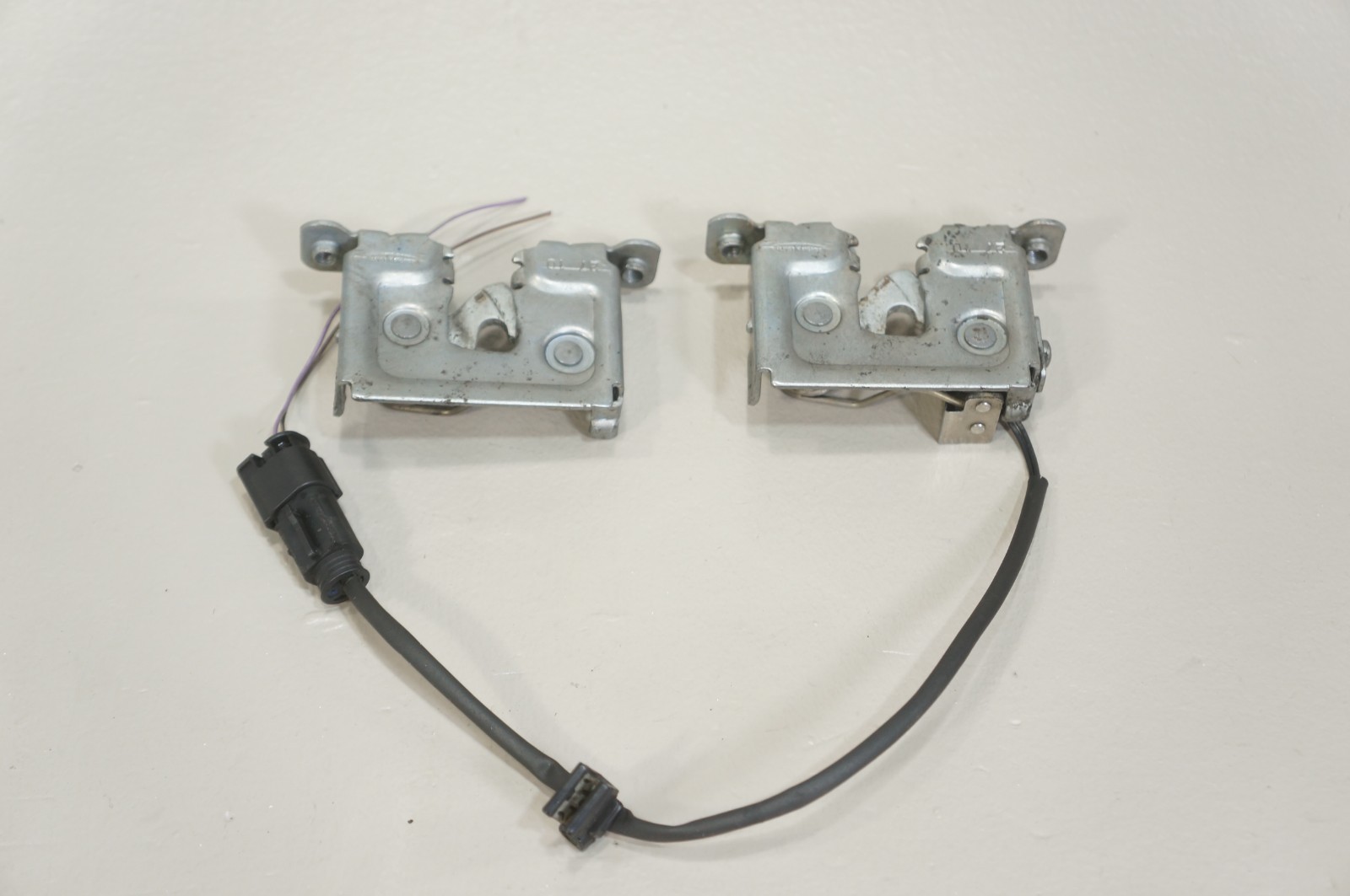 2007-2013 bmw x6 x5 e70 front hood bonnet latch lock mechanism actuator pair Item image 9