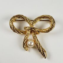 Vintage Signed AAi Pearl Gold Tone Bow Brooch - $23.77