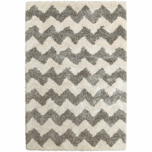 6 X 9 Grey And Ivory Geometric Shag Power Loom Stain Resistant Area Rug - €405,30 EUR