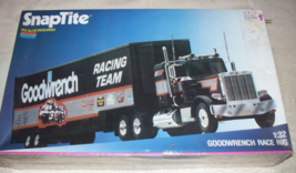 Monogram 1:32 Snap-Tite Goodwrench Racing Team Peterbilt &amp; Race Trailer,... - £79.44 GBP