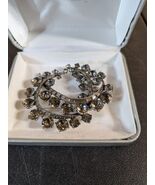 ELEGANT LARGE ANTIQUE DESIGN STYLE ACRYLIC STONES &amp; SILVERED METAL PIN O... - €18,74 EUR