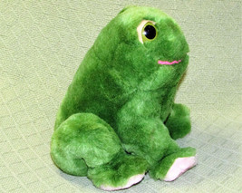 Vintage Fiesta Frog 9&quot; Stuffed Animal Sitting Plush Green Pink Feet Roly Poly - £10.12 GBP