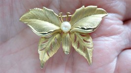 Vintage Reis Co 12K GF Filgree Faux Pearl Butterfly Brooch Pin - £38.55 GBP