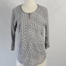 Simply Styled Women Shirt Size M Gray Stretch Embroidered Floral 3/4 Sleeves Top - £8.56 GBP