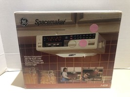 NEW Ge Spacemaker 7-4230 Kitchen Companion Am/fm Radio W/ Clock &amp; Light-nos - £84.33 GBP