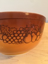 Vintage 70s Pyrex 2 1/2 qt mixing bowl with Old Orchard pattern - £21.92 GBP