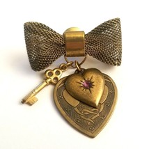 VTG Dangle Hearts Key Charm Gold Tone Mesh Bow Rhinestone Pin Fashion Jewelry - £7.46 GBP