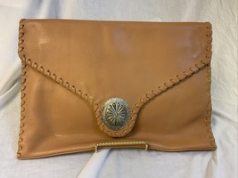 Vintage Meyers Womens Clutch Handbag Tan Leather Magnetic Outer Pocket Concho - £18.64 GBP