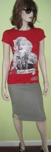 Women&#39;s Ladies Biggy Threads Marilyn Monroe Smoking 100% Cotton Red Shirt Sz S - £19.97 GBP