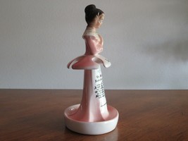 READ* Enesco Mother In Kitchen Prayer Girl Lady Dinner Pink Spoon Storage Rest - £9.39 GBP