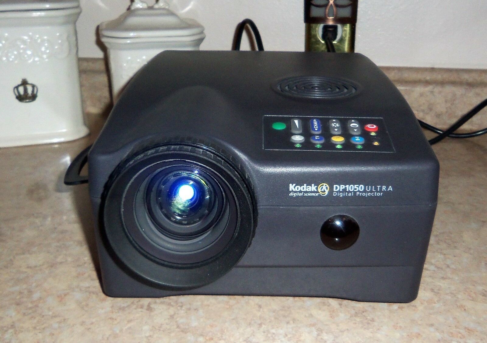 Kodak DP1050 Ultra Digital Science Audio/Video DLP Projector NO REMOTE/CABLES - $75.22