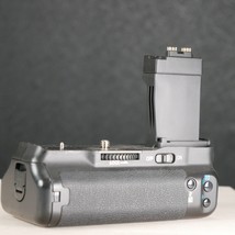 Meike Battery Grip for T2i T3i T4i T5i 550D DSLR Digital Camera *GOOD/TE... - £15.02 GBP