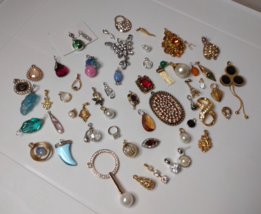 Lot Of Over 50 Pretty Little Pendants And Charms - £47.90 GBP