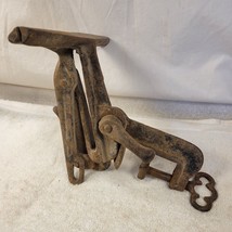 Vintage No. 3 Large 9&quot; Jaw ~  Swivel -Joint- Saw Vise - $93.09
