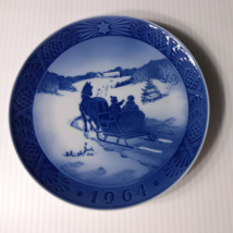 VINTAGE 1964 ROYAL COPENHAGEN ANNUAL CHRISTMAS PLATE FETCHING THE CHRIST... - £26.80 GBP