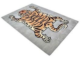 Hand Tufted Grey Tibetan Tiger Rug Skin Big Cat/Tiger Muted Animal Rug Skin Wall - £148.62 GBP