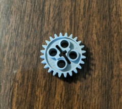 Lego 3648 Technic Gear 24 Tooth Light Gray 8274 - $1.00