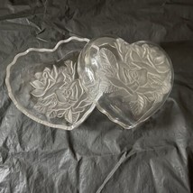 Crystal Heart Floral Frosted Glass Trinket Box Scalloped Lid Dish Valentine Vtg - £9.58 GBP