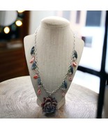 Vintage Acrylic Flower beaded necklace on silvertone chain - $475.18 MXN