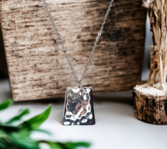 RLM SOHO Necklace Hammered Silver Tone Pendant 18&quot; - £6.75 GBP