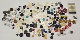 *Z23) Mixed Junk Drawer Lot of Approximately 270 Vintage Buttons - $9.89