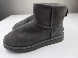 UGG Women&#39;s Classic Mini li Boot, size 8 - $128.70