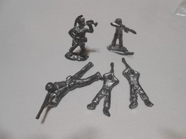 Lot of 5 vintage variety misc cast metal soldiers - £11.86 GBP