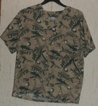 EXCELLENT BEIGE W/ NOVELTY GOLF PRINT SCRUBS TOP  SIZE M  MADE IN USA - £18.59 GBP