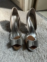 Caparros Silver Metallic  BOW Womens SZ 9 Heels EVENING Shoe WEDDING Exc... - £34.93 GBP