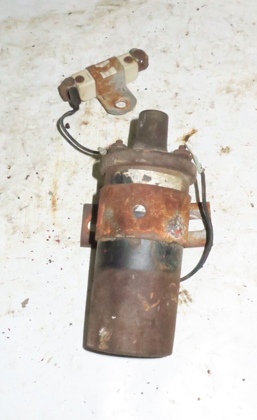 1961 Gray Marine V8-170 AMC Rambler 327 OEM Ignition Coil w Bracket Holder - $24.99