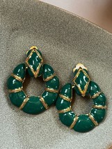 Large Christmas Green Enamel &amp; Goldtone Open Circle Door Knocker Clip Earrings – - £10.23 GBP
