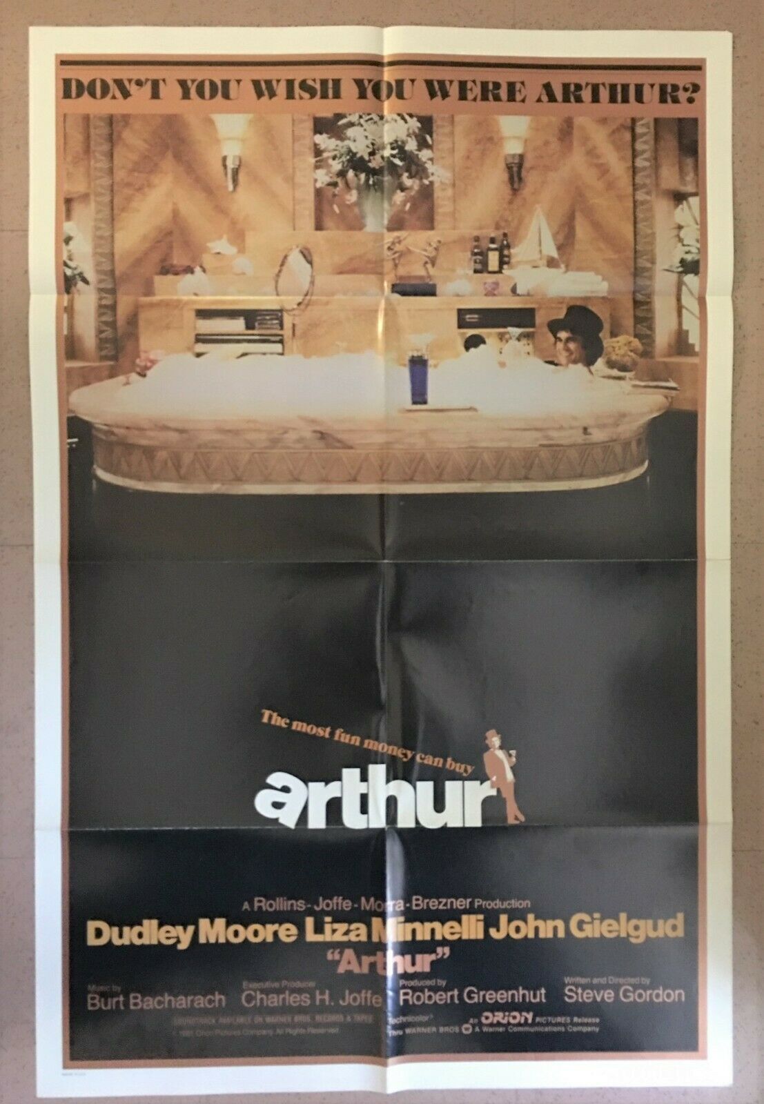 ARTHUR (1981) Happy Drunk Dudley Moore in a Bathtub Liza Minnelli, John ... - $75.00