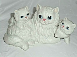 Homco #1412 White Persian White Ceramic Mother Cat w Kittens Figurine  Vintage - £9.83 GBP