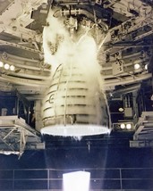 Space Shuttle Main Engine test firing at John Stennis Space Center Photo Print - £7.08 GBP