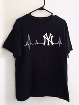 VTG. 2000&#39;s NEW YORK YANKEES HEARTBEAT T-SHIRT BLACK &amp; WHITE Judge Jeter... - $18.95